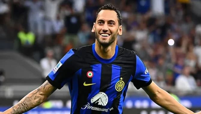 Galatasaray taraftarı heyecanlı: Hakan Çalhanoğlu’ndan sinyal mi geldi?