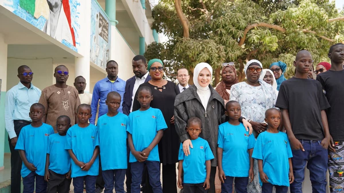 Bakan Göktaş, Senegal’deki Sosyal Hizmet Merkezlerini Ziyaret Etti