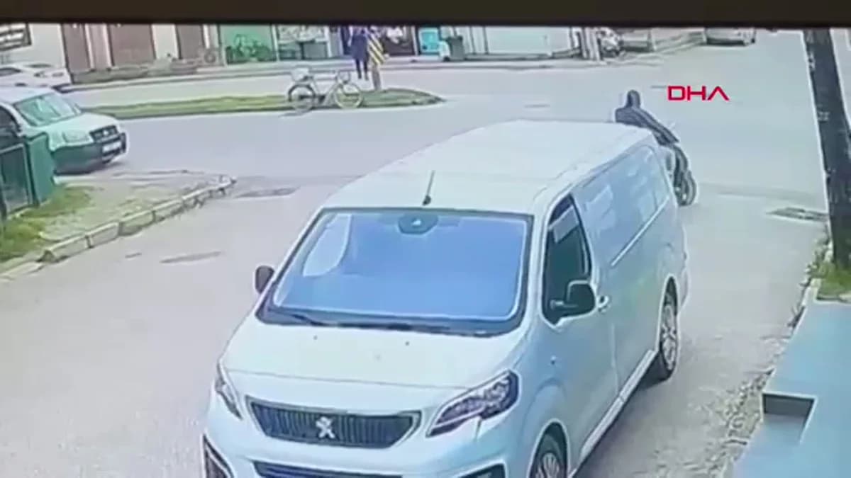 Bursa’da Kamyonetle Çarpışan Motosiklet Sürücüsü Yaralandı