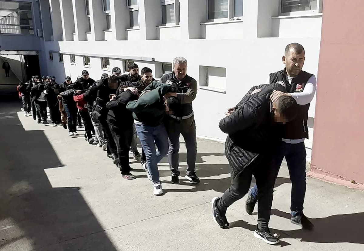 Adana’da Uyuşturucu Operasyonunda 11 Kişi Tutuklandı