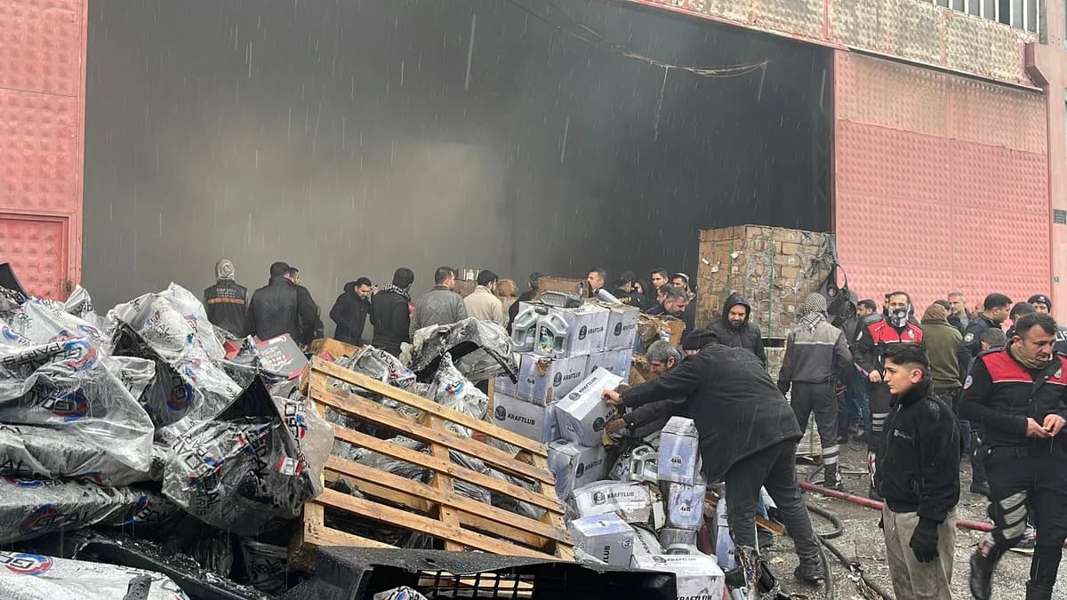 Şanlıurfa’da Yanıcı Madde Deposu Alev Alev Yandı