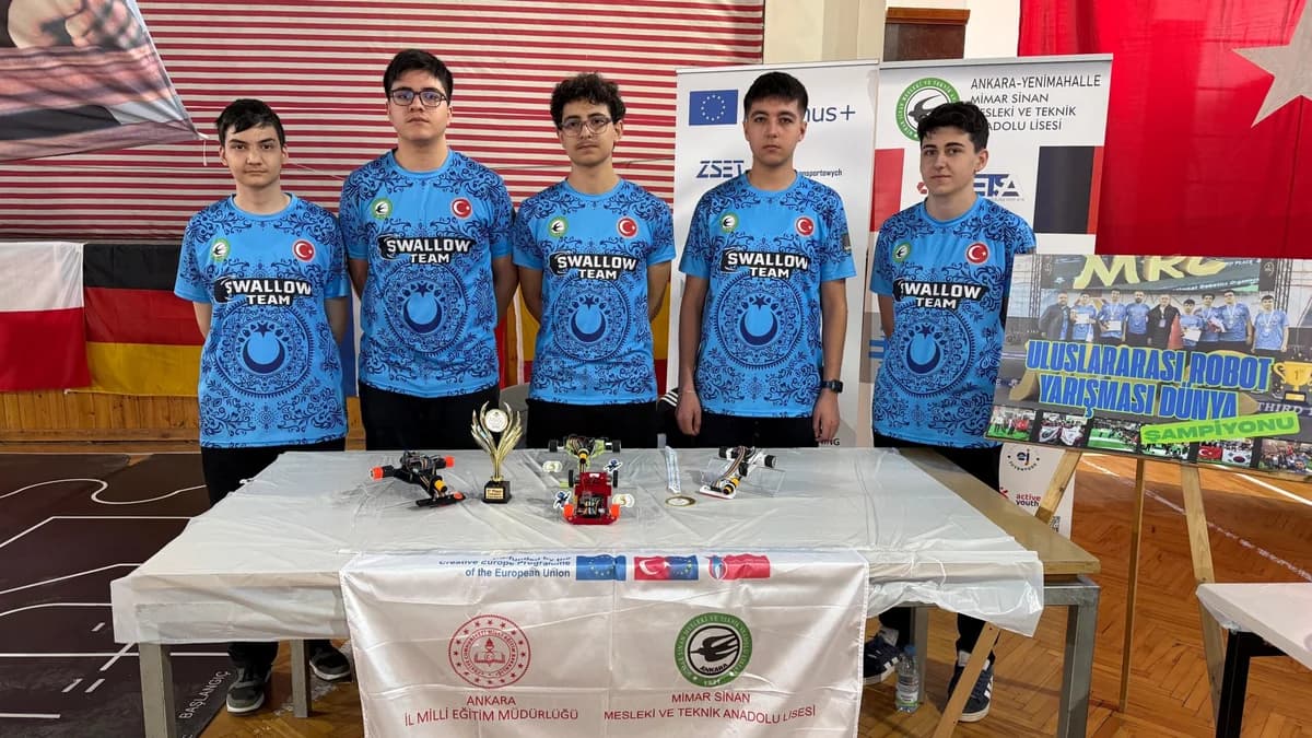Türk Öğrenciler Yunanistan’da Robot Olimpiyatları’nda Birinci Oldu