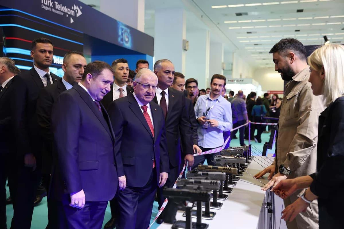 Bakan Güler, Verimlilik ve Teknoloji Fuarı’nı Ziyaret Etti