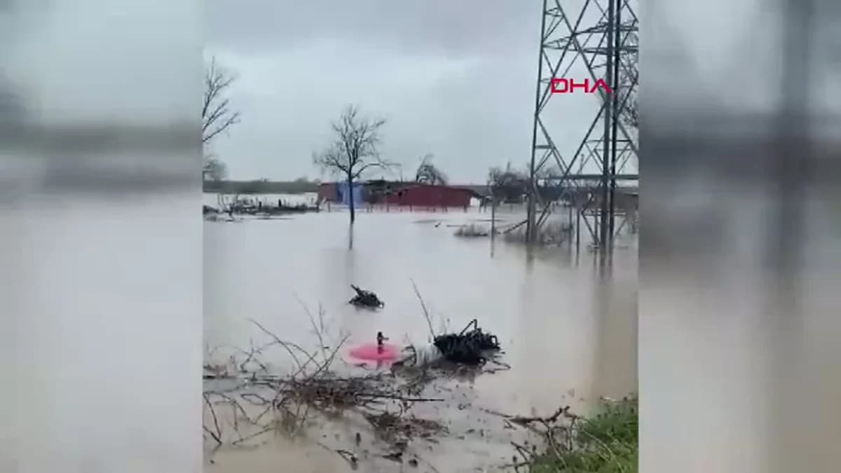 Bursa’nın Karacabey İlçesinde Sağanak Yağış ve Fırtına