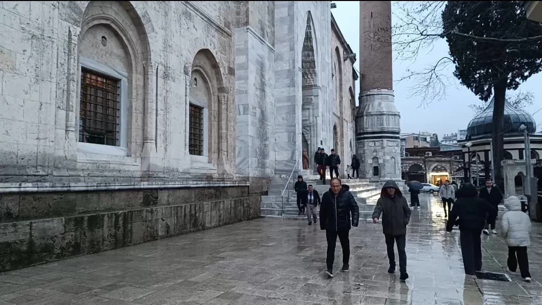 Bursa’da 626 Yıllık Ulu Cami’de Bayram Namazı Coşkusu