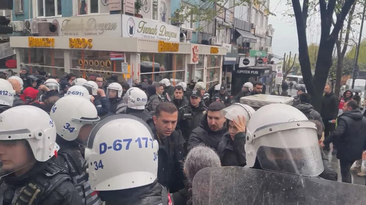 Beşiktaş’ta 1 Mayıs Gösterisine Polis Müdahalesi: Gözaltılar Var