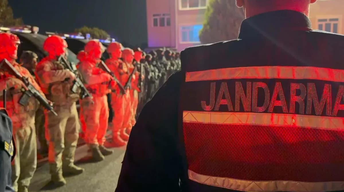 İzmir’de FETÖ’ye Yönelik İki Ayrı Operasyonda 29 Gözaltı