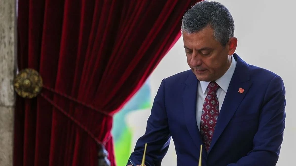 Özgür Özel’den Anıtkabir’de Demokrasi ve Birlik Mesajı