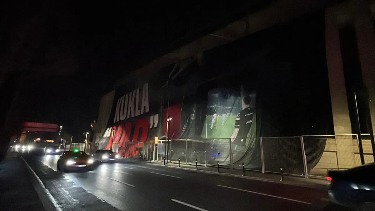 Beşiktaş’tan MHK’ye Sert Tepki: ‘Kukla VAR’ Pankartları Açıldı