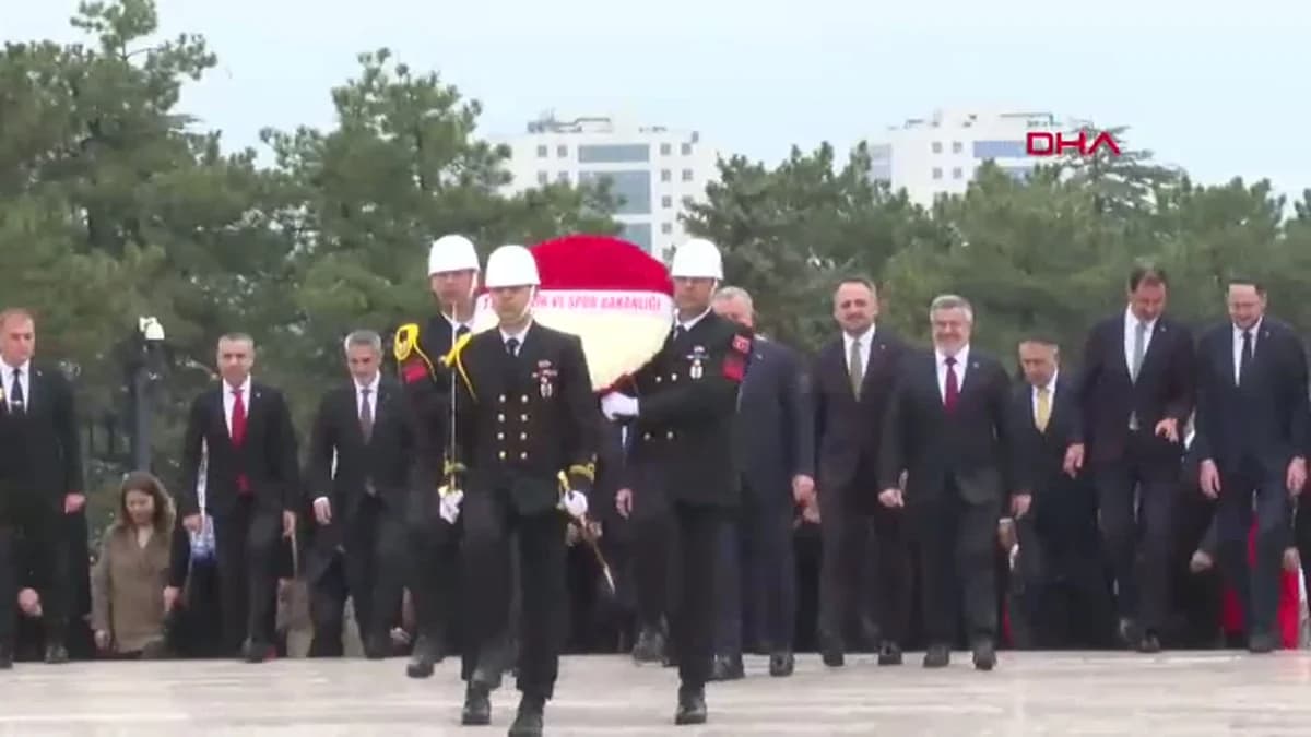 Bakan Bak ve Gençler Anıtkabir’de: Atatürk’e Vefa Ziyareti