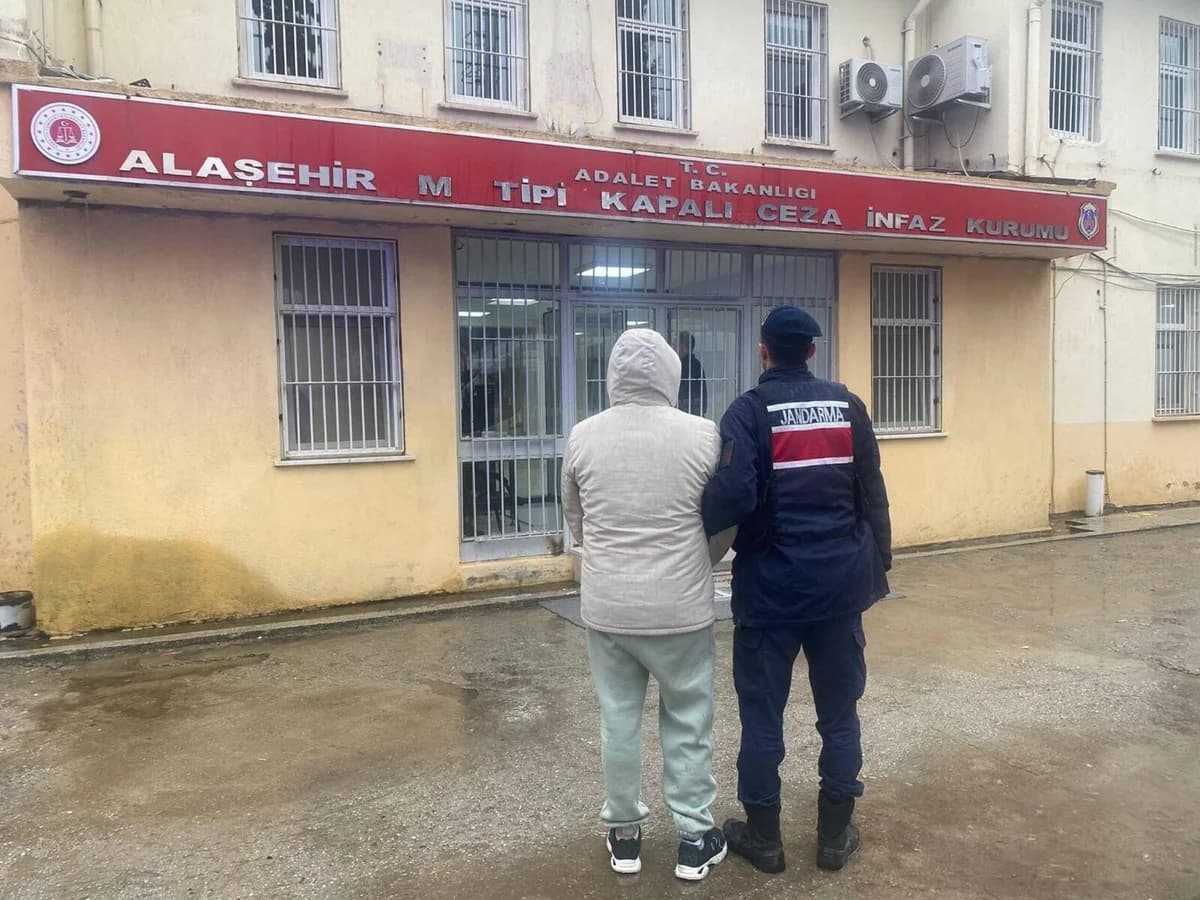 Alaşehir’de İki Operasyonda 5 Bin 96 Sentetik Hap Ele Geçirildi