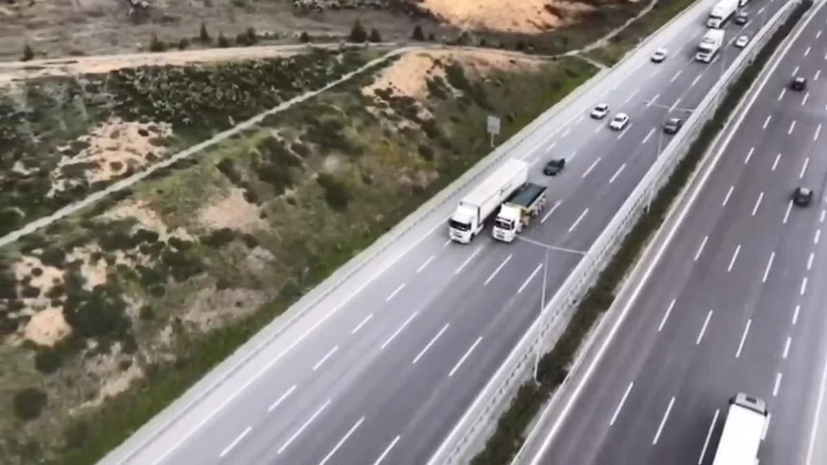 Sarıyer’de Dronla Takip Edilen TIR’da 20 Bin Paket Kaçak Sigara ve Daha Fazlası Ele Geçirildi