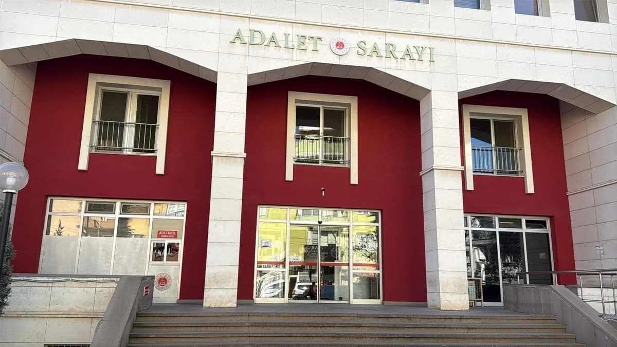 Turgutlu’da Atatürk’e Hakaret İddiasıyla Öğretmen Tutuklandı