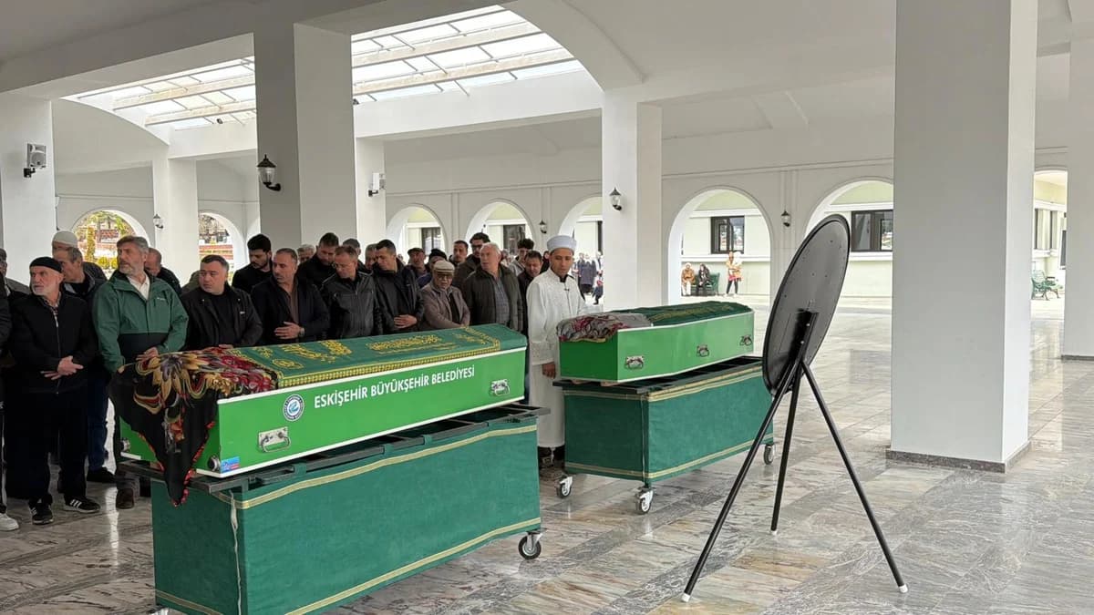 Ankara’da Trajik Cinayet: Anne ve Kızları Eskişehir’de Defnedildi