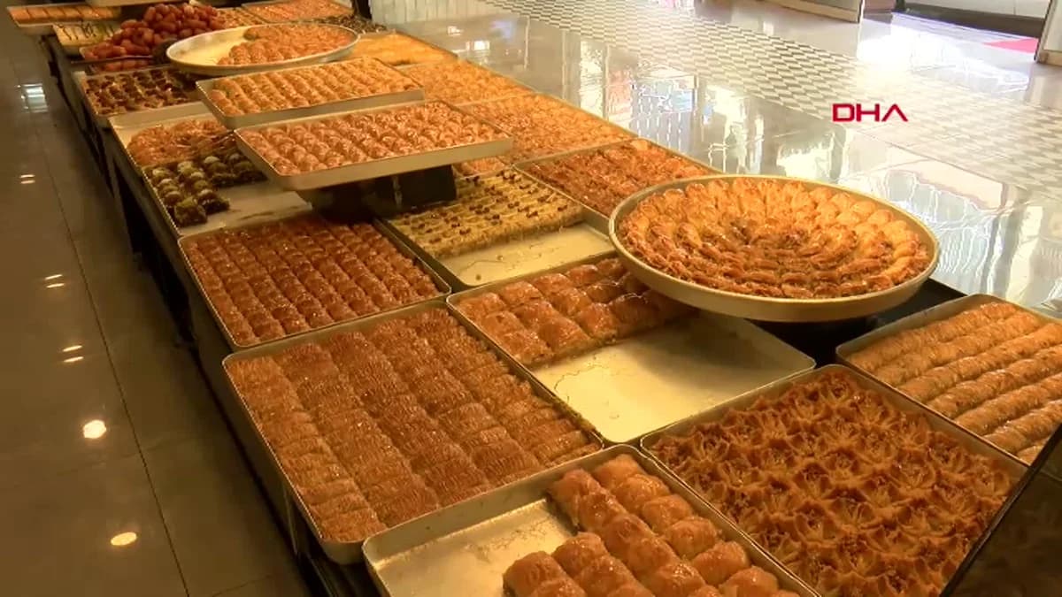 Antalya’da Baklava Çeşitleri Zenginleşti: Bayramda Hafif Tatlılara Yoğun İlgi