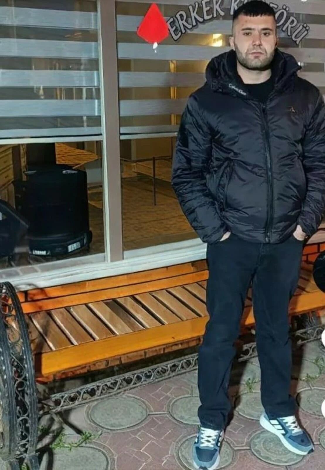 Bafra’da Balkondan Giren Genç, Uyuyan Bireyi Pompalı Tüfekle Vurdu