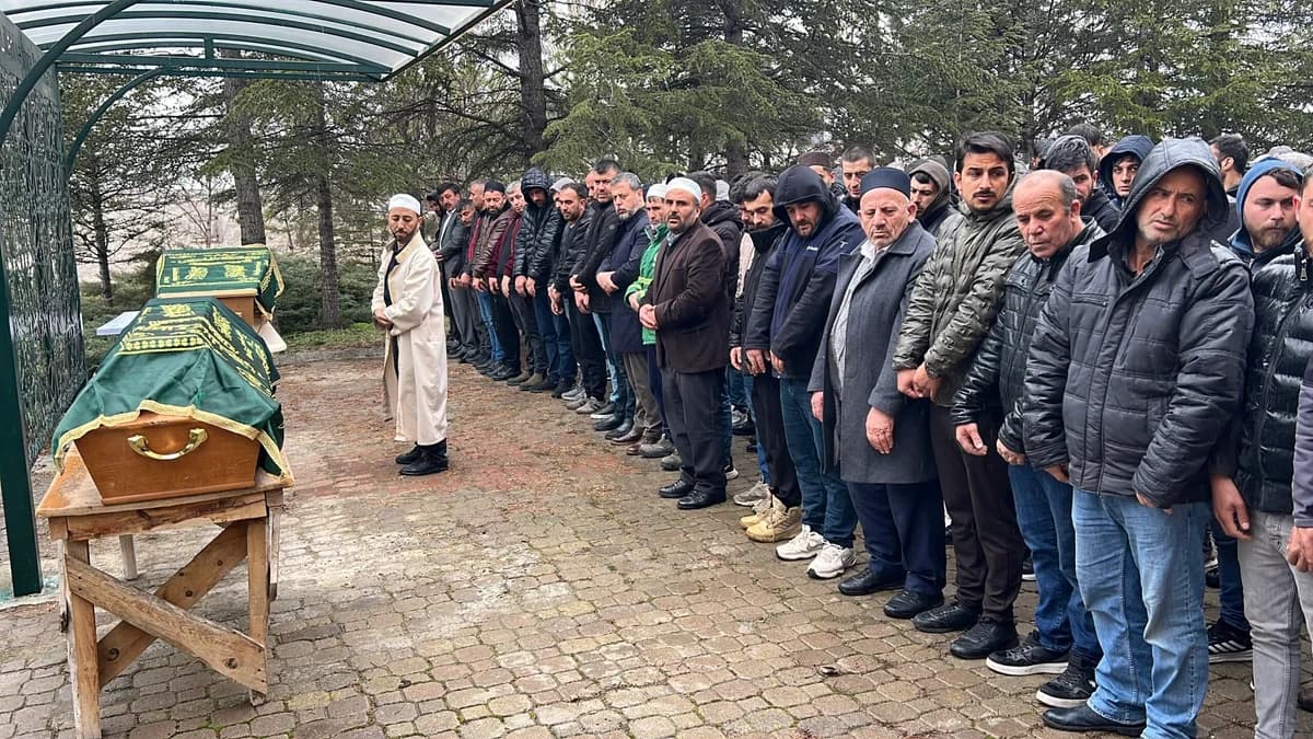 Bayram yolunda kaza: Ölen çift toprağa verildi