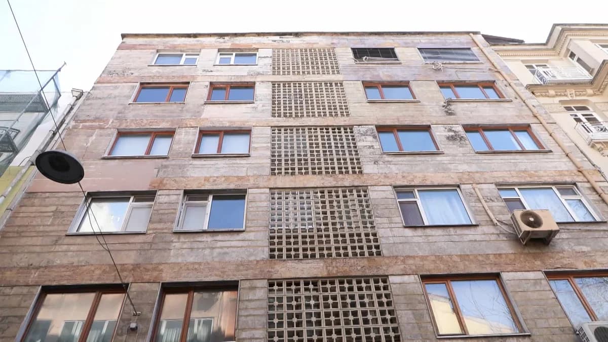 Orhan Pamuk’un Taray Apartmanı Davasında Yıkım Kararı