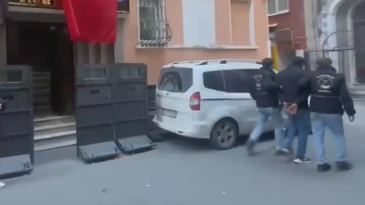 Şişli’de Telefon Hırsızlığı Anı Kameralara Yansıdı: Şüpheli Tutuklandı