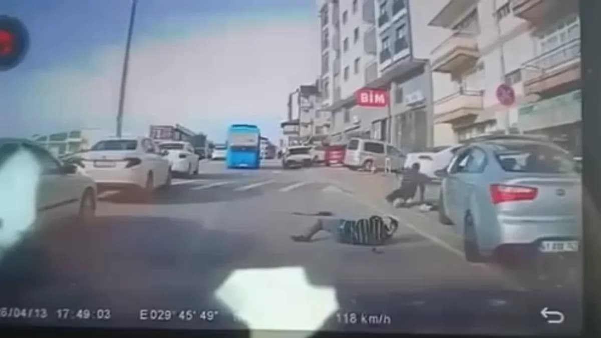 Çayırova’da Kaza: Uyuyan Sürücü 3 Kişiyi Yaraladı