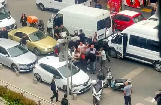 Esenyurt’ta Çirkin Sahne: Yol Verme Tartışması Kanlı Bitti!