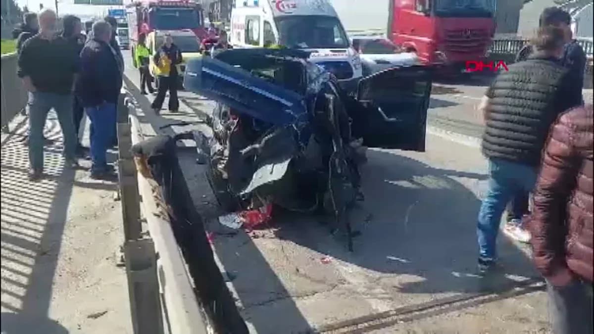 Balıkesir’de Kaza: Refüje Çarpan Otomobil, Su Tankeriyle Çarpıştı