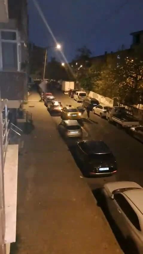 Eyüpsultan’da Kan Donduran Soygun: Taksicinin Boynuna İp Geçirilip Darbedildiği Anlar Kamerada!