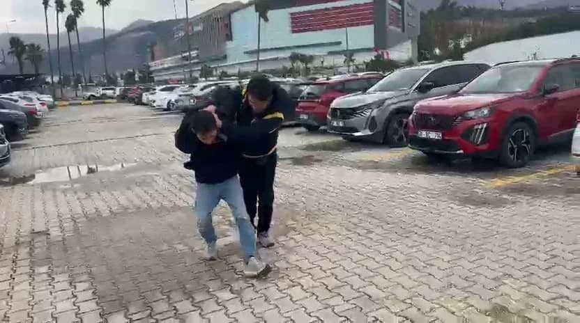 İskenderun’da Tuvalette Gizlice Kadınları Çeken Şüpheli Tutuklandı