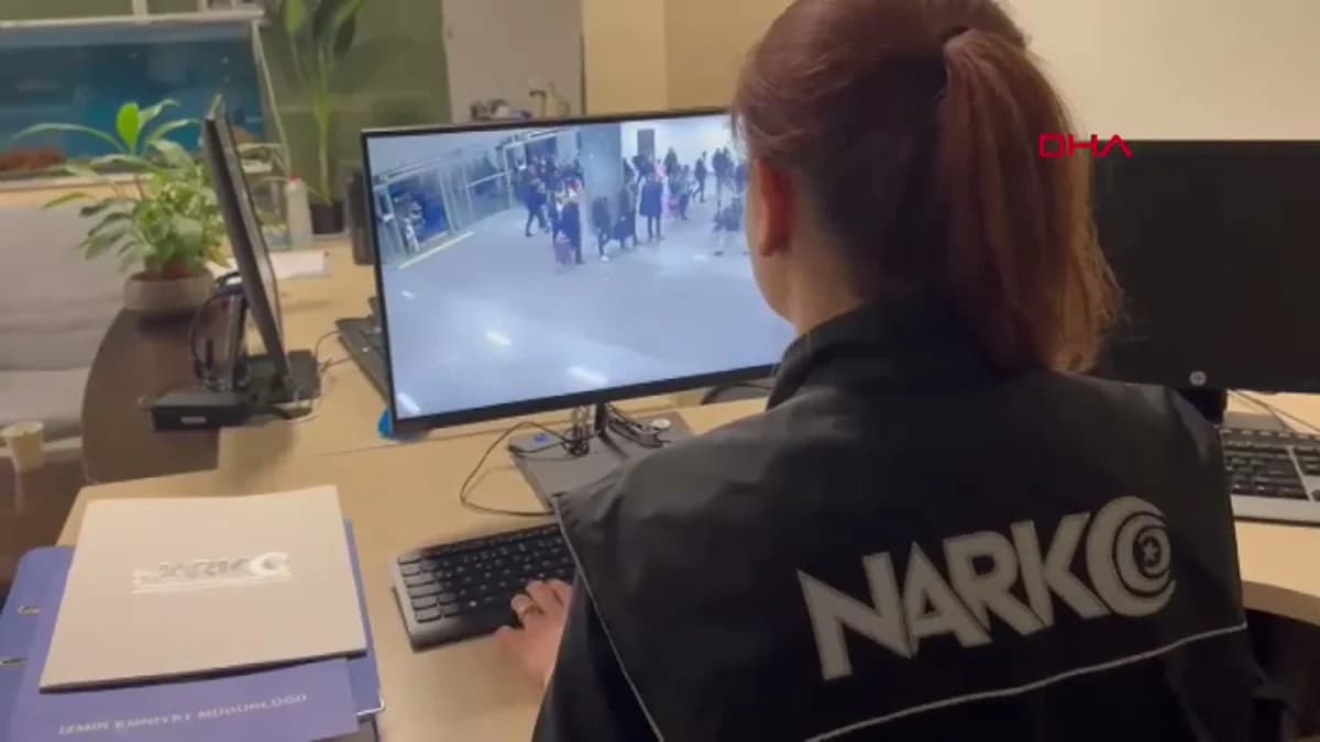 İzmir Havalimanı’nda Uyuşturucu Operasyonu: 127 Kapsül Eroin Ele Geçirildi