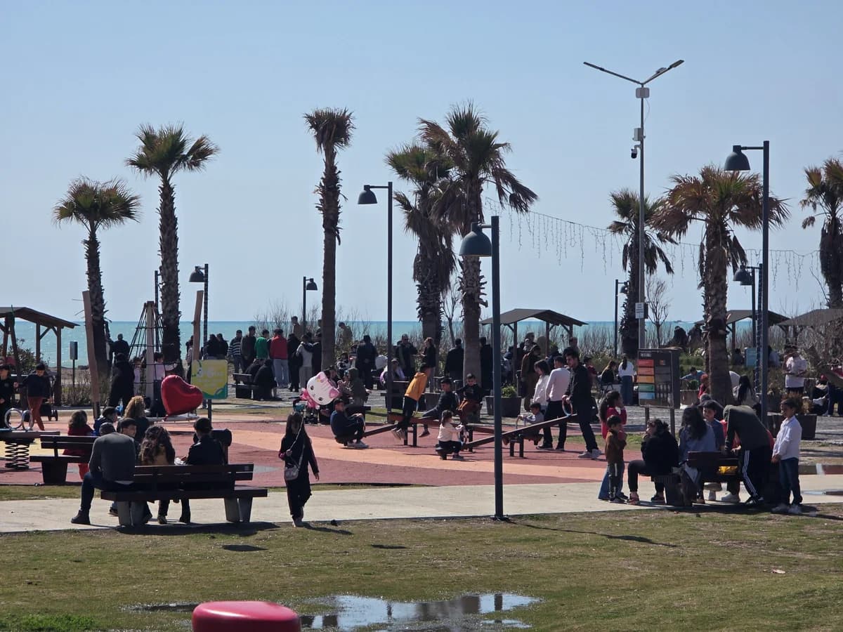 Hatay’da Güneşli Gün: Sahiller Kalabalıklaştı
