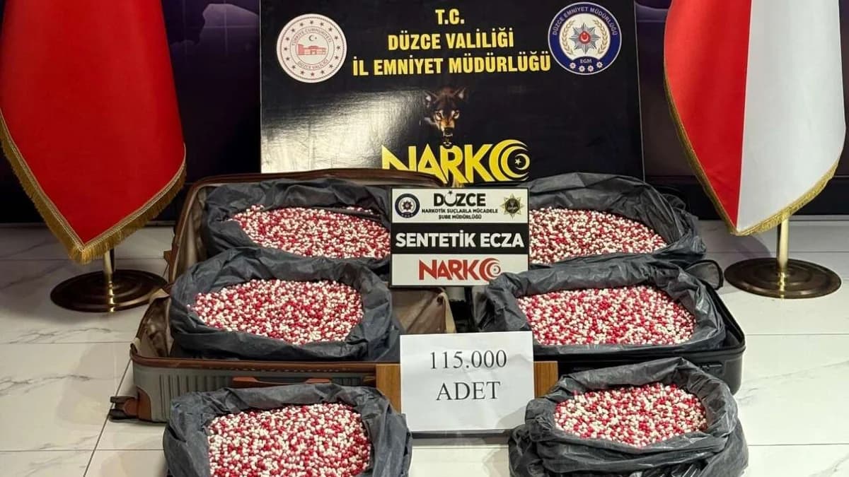 Manisa'da dur ihtarına uymayan sürücüden ruhsatsız tabanca çıktı