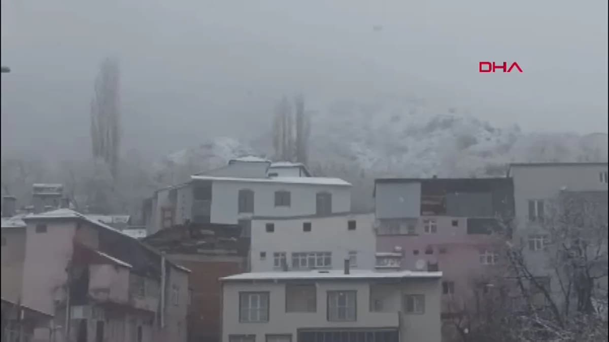 Posof’ta Bahar Beklerken Kar Sürprizi: Beyaz Örtü Hayatı Durdurdu