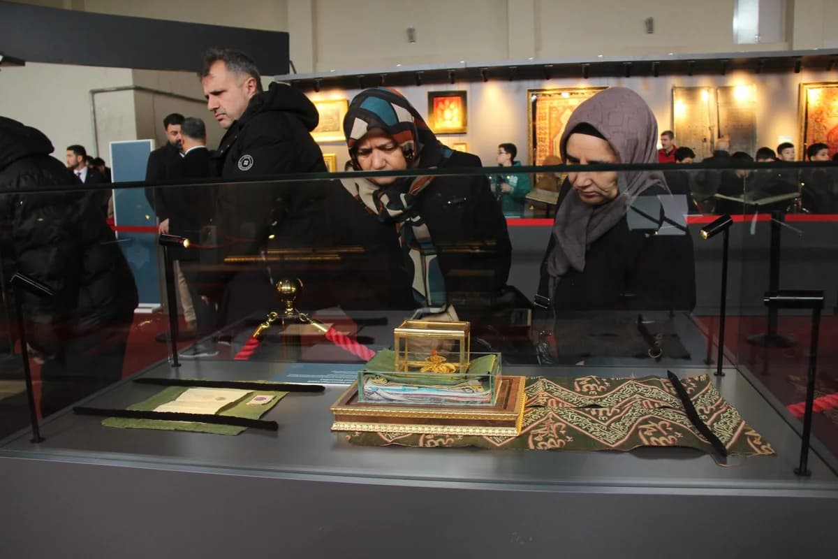 Sivas’ta Kutsal Emanetler ve Vakıf Eserleri Sergisi Kapılarını Açtı