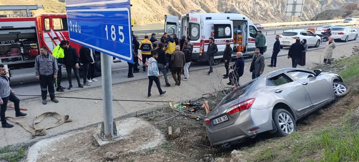 Sivas’ta Otomobil Devrildi: 3 Yaralı