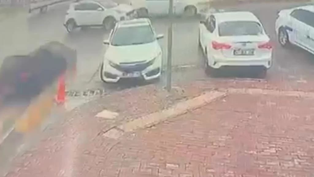 Şanlıurfa’da Kavşakta Otomobil Çarpışması: 3 Yaralı