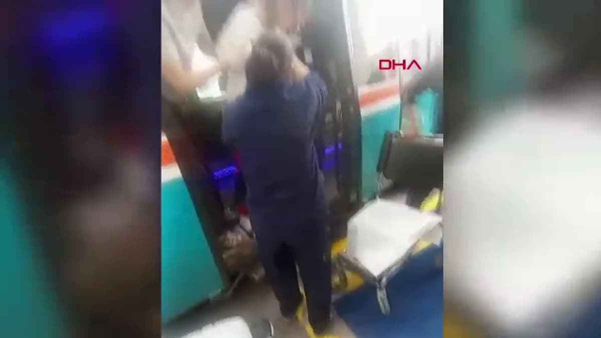 İzmir’de Dolmuşta Doğum Heyecanı: Anne ve Kız Bebeğin Durumu İyi