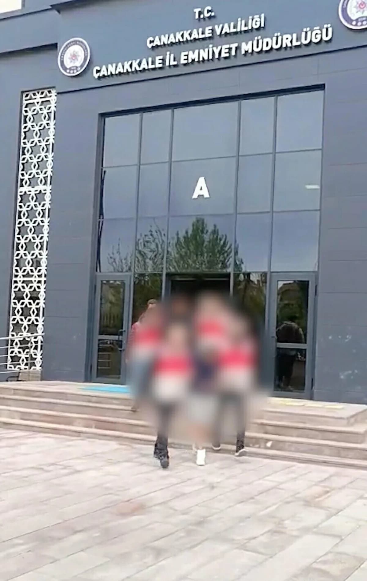 Çanakkale’de 3 İl Üzerinde Yasa Dışı Bahis ve Dolandırıcılık Operasyonu: 5 Gözaltı