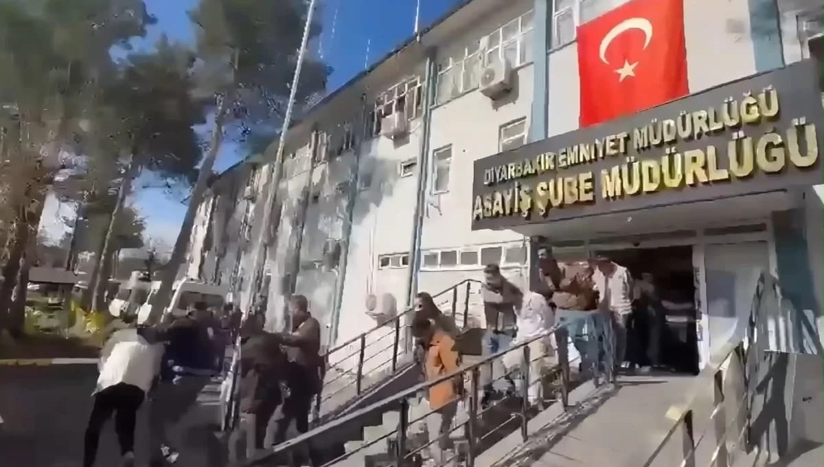 Diyarbakır’da ‘Suflör’ Operasyonu: Dolandırıcılara Şok Baskın, 10 Tutuklama
