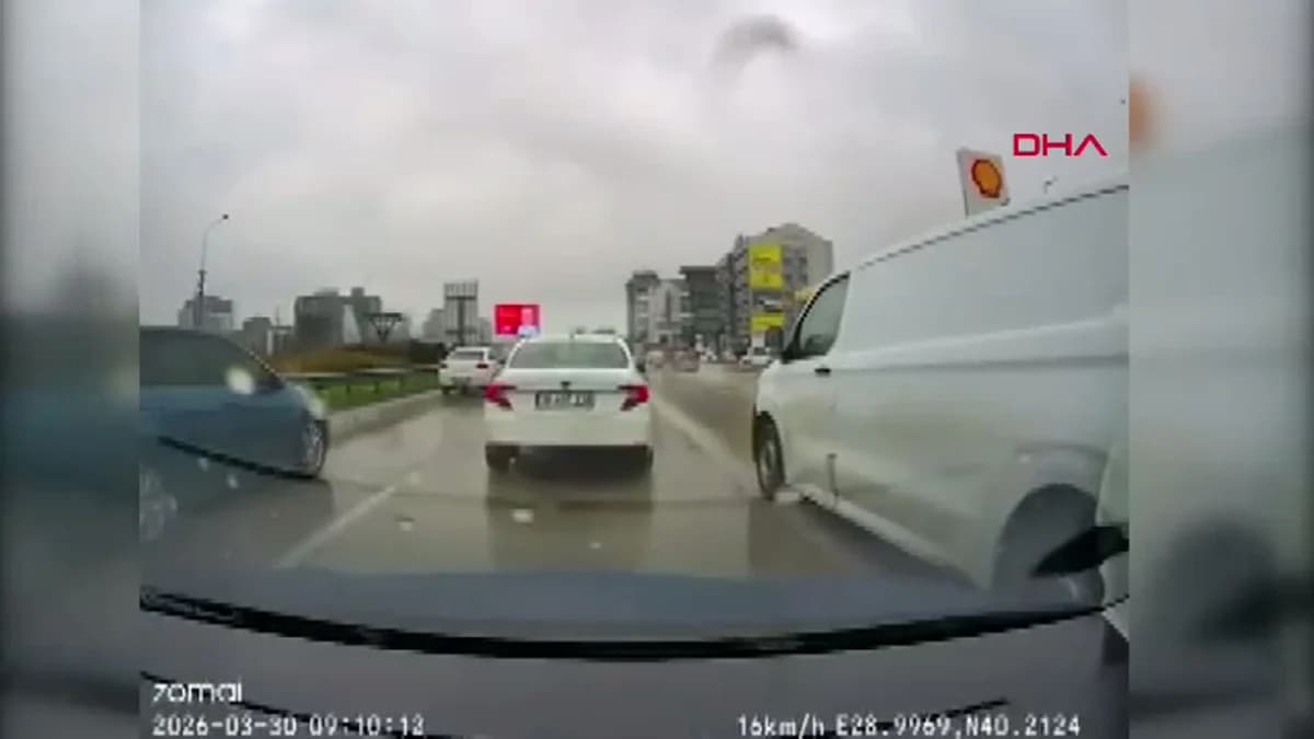 Bursa’da Yol Verme Krizi: Sürücüye Saldırı Anları Kaydedildi