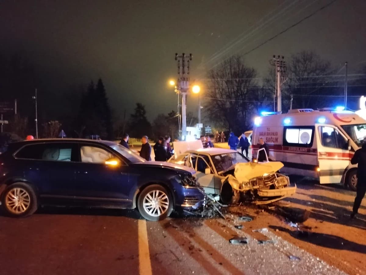 Sapanca’da Trafik Kazası: 5 Yaralı
