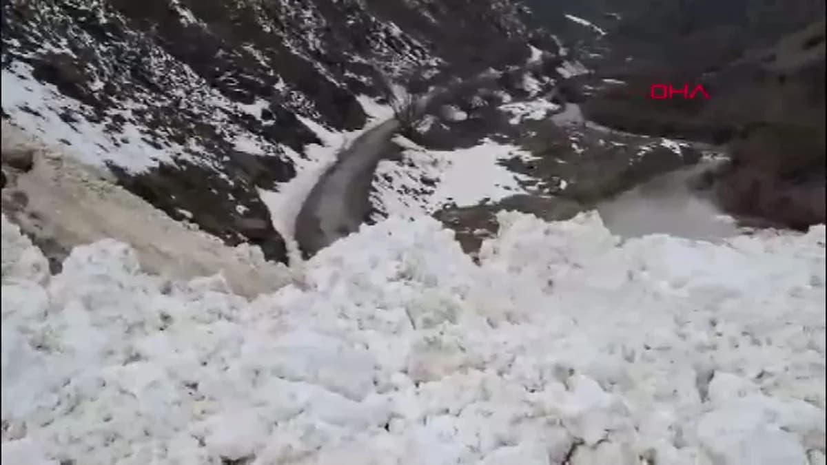 Van Çatak’ta Çığ Felaketi: 1 Mahalle ve 8 Mezra Ulaşıma Kapandı
