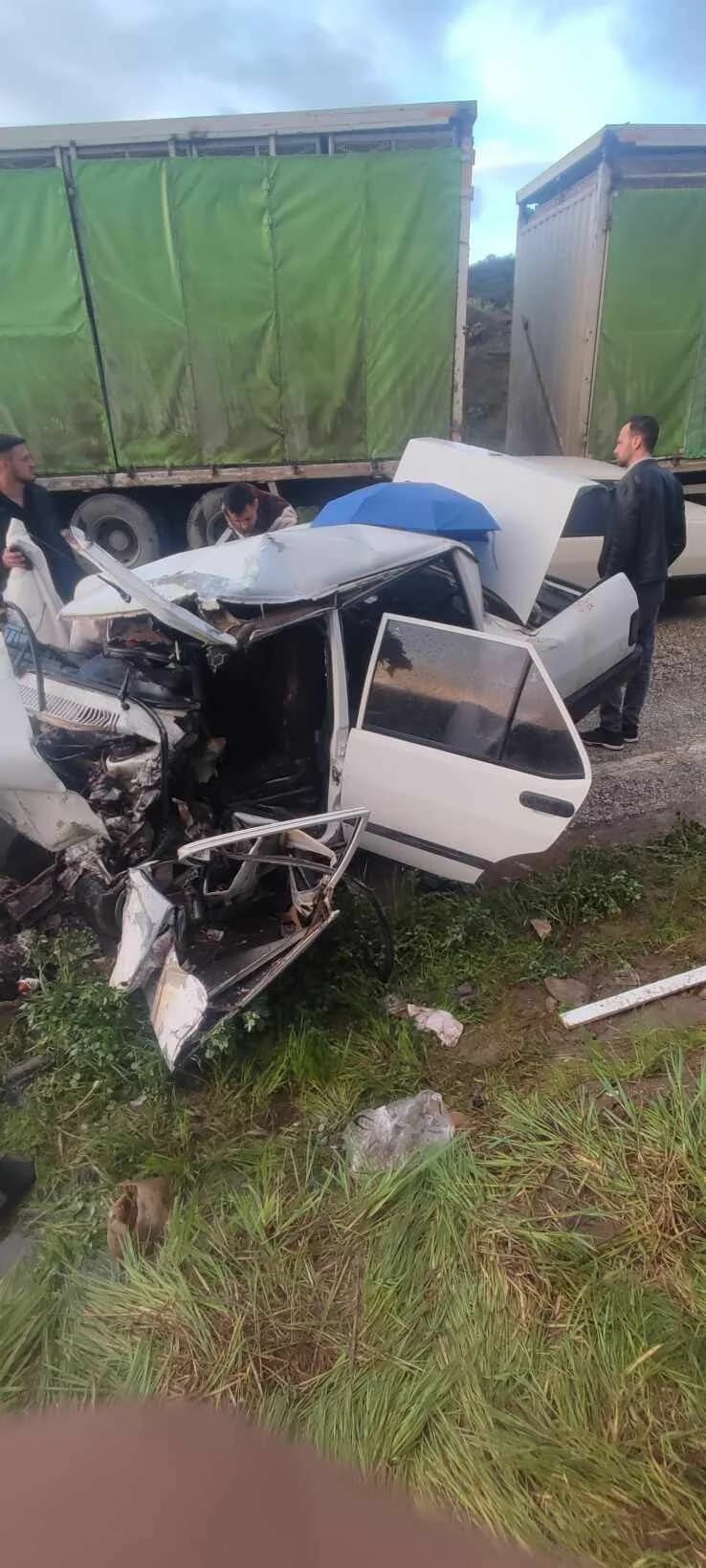 Manisa’da Otomobil ve TIR Çarpıştı: 3 Yaralı
