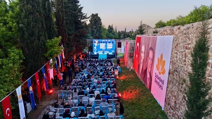 Şiir Rüzgarı Aydos Kalesi’nde Esiyor: 12. Uluslararası İstanbulensis Şiir Festivali Başladı