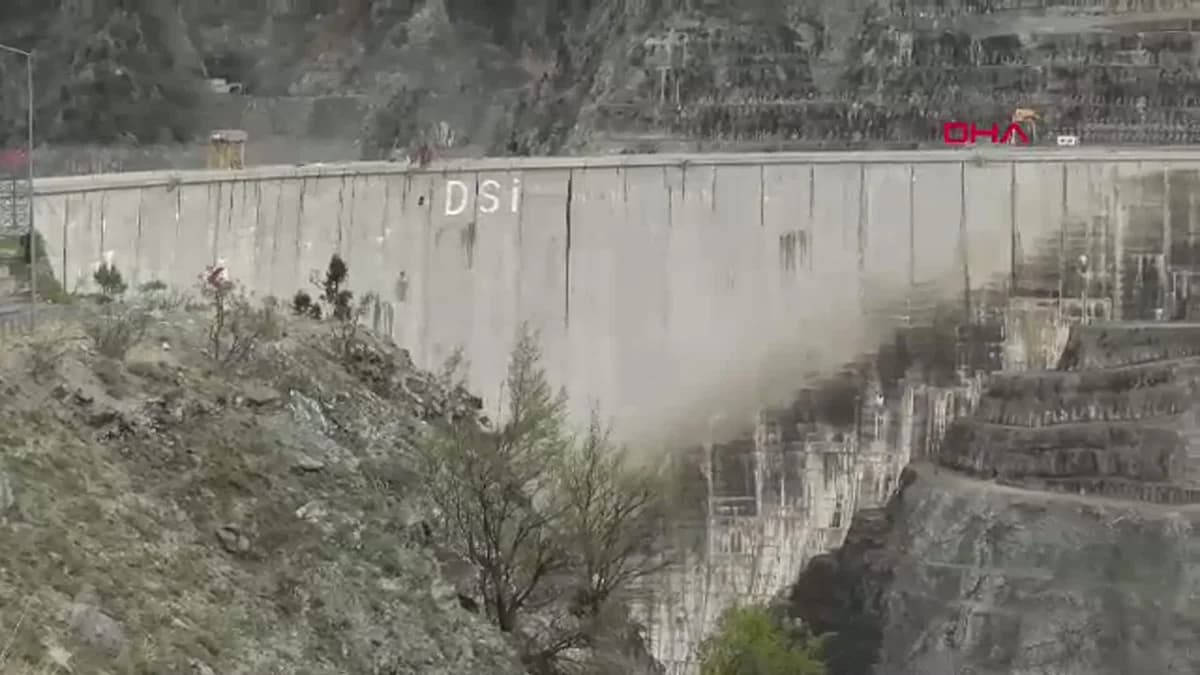 Artvin’in Dev Barajı, Adrenalin Tutkunlarını Bekliyor: Deriner’de Nefes Kesen Atlayışlar Başlıyor