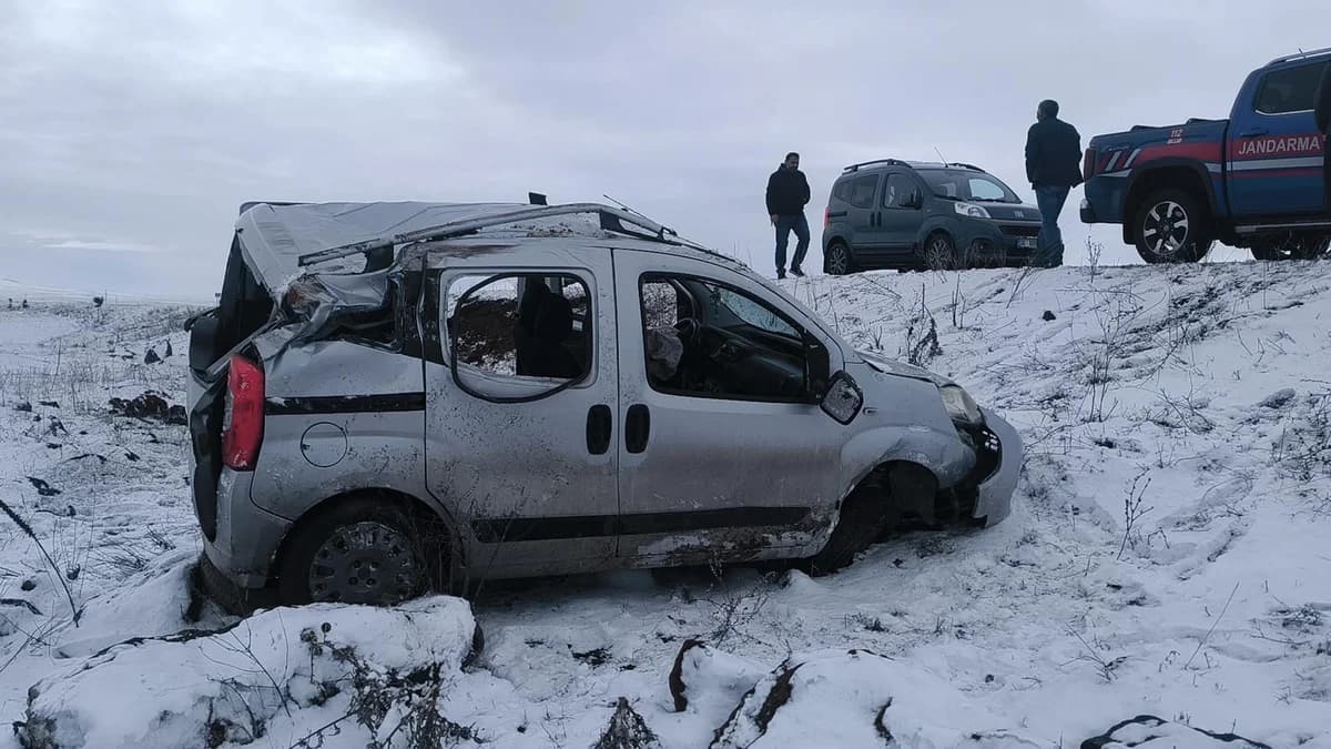 Kars’ta Kar Yağışı ve Buzlanma Sonucu Baba-Oğul Yaralandı