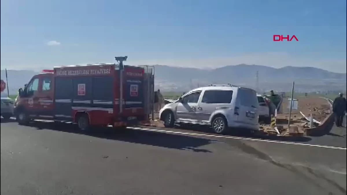 Niğde’de Trafik Faciası: Hafif Ticari Araç ve Otomobil Çarpıştı, 7 Kişi Yaralandı