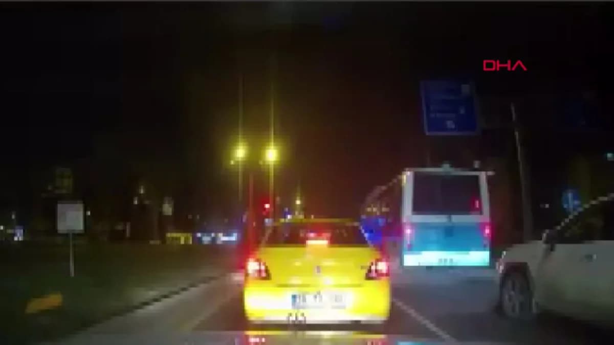 Erzurum’da TIR, Kavşakta Otobüse Çarptı: 1 Yaralı