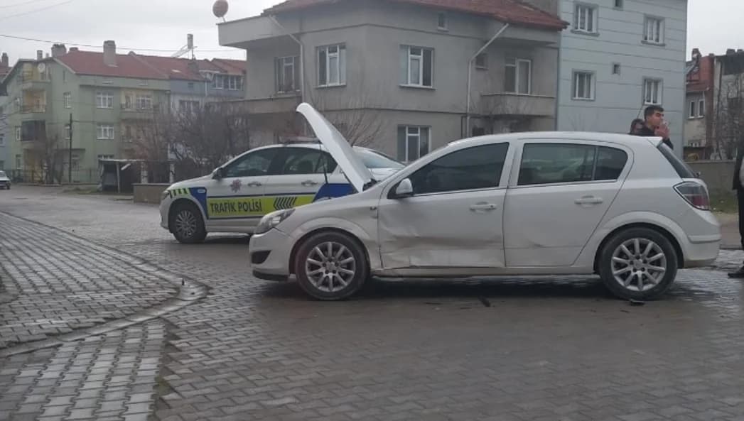 Kütahya’da Otomobil Kazası: 1 Çocuk, 3 Yaralı