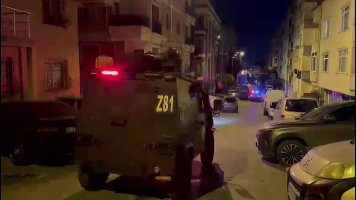 Maltepe’de Park Halindeki 3 Araç Yangını Kundaklama İhtimaliyle Araştırılıyor