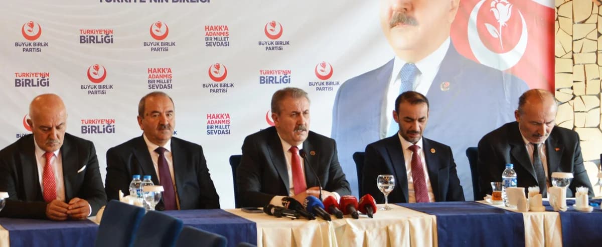 Mustafa Destici: PKK’nın Silah Bırakmadan Anayasa Değişikliği Olmamalı